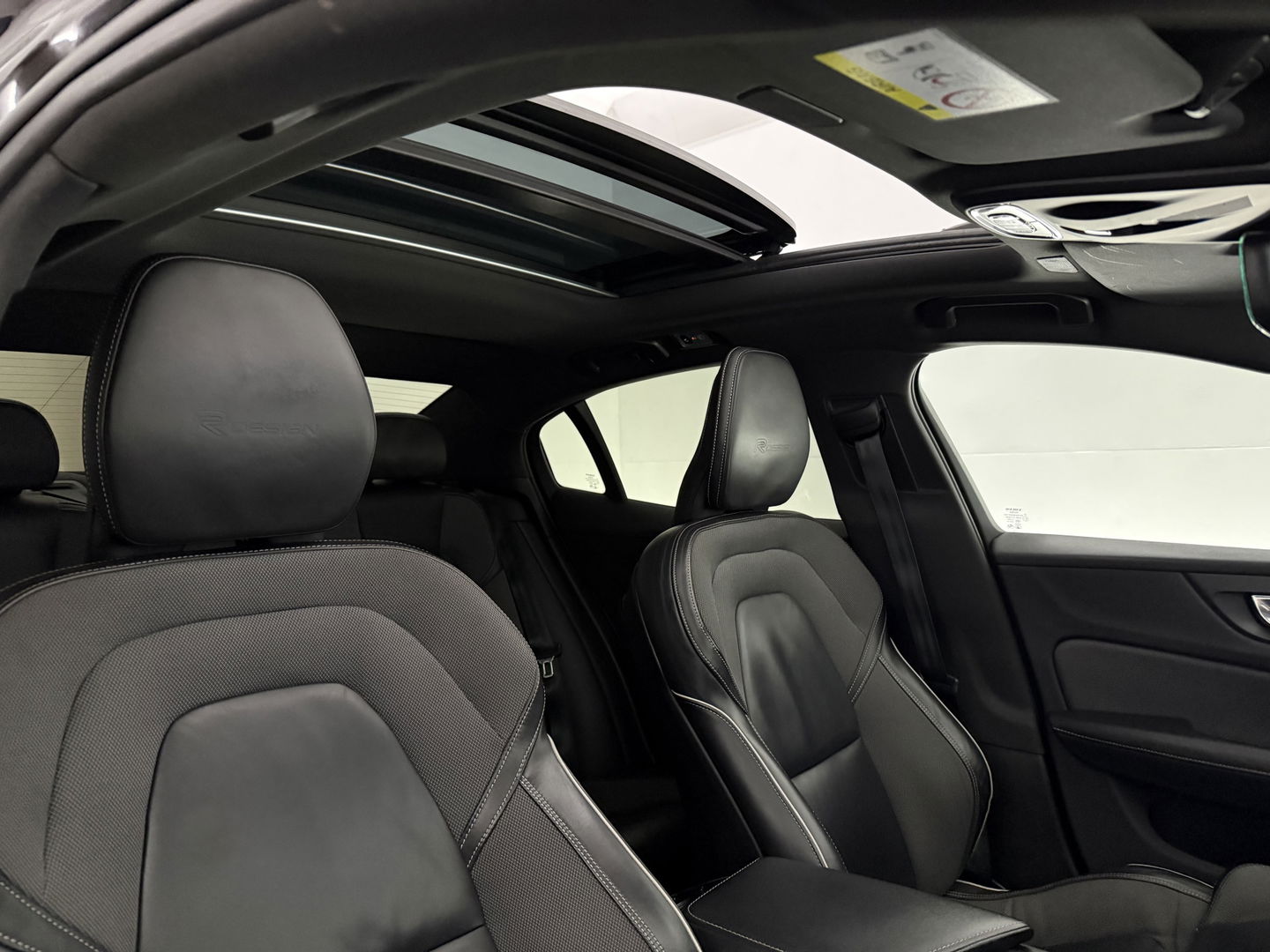 Volvo S60 2.0 T5 R-Design | Pano | H/K | 360° | HuD | Virtual | Memory | Carplay | Stoel/Stuur verw. | Adap. Cruise