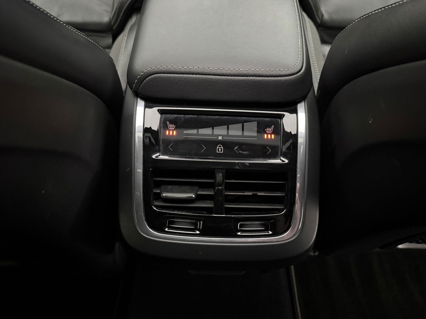 Volvo S60 2.0 T5 R-Design | Pano | H/K | 360° | HuD | Virtual | Memory | Carplay | Stoel/Stuur verw. | Adap. Cruise