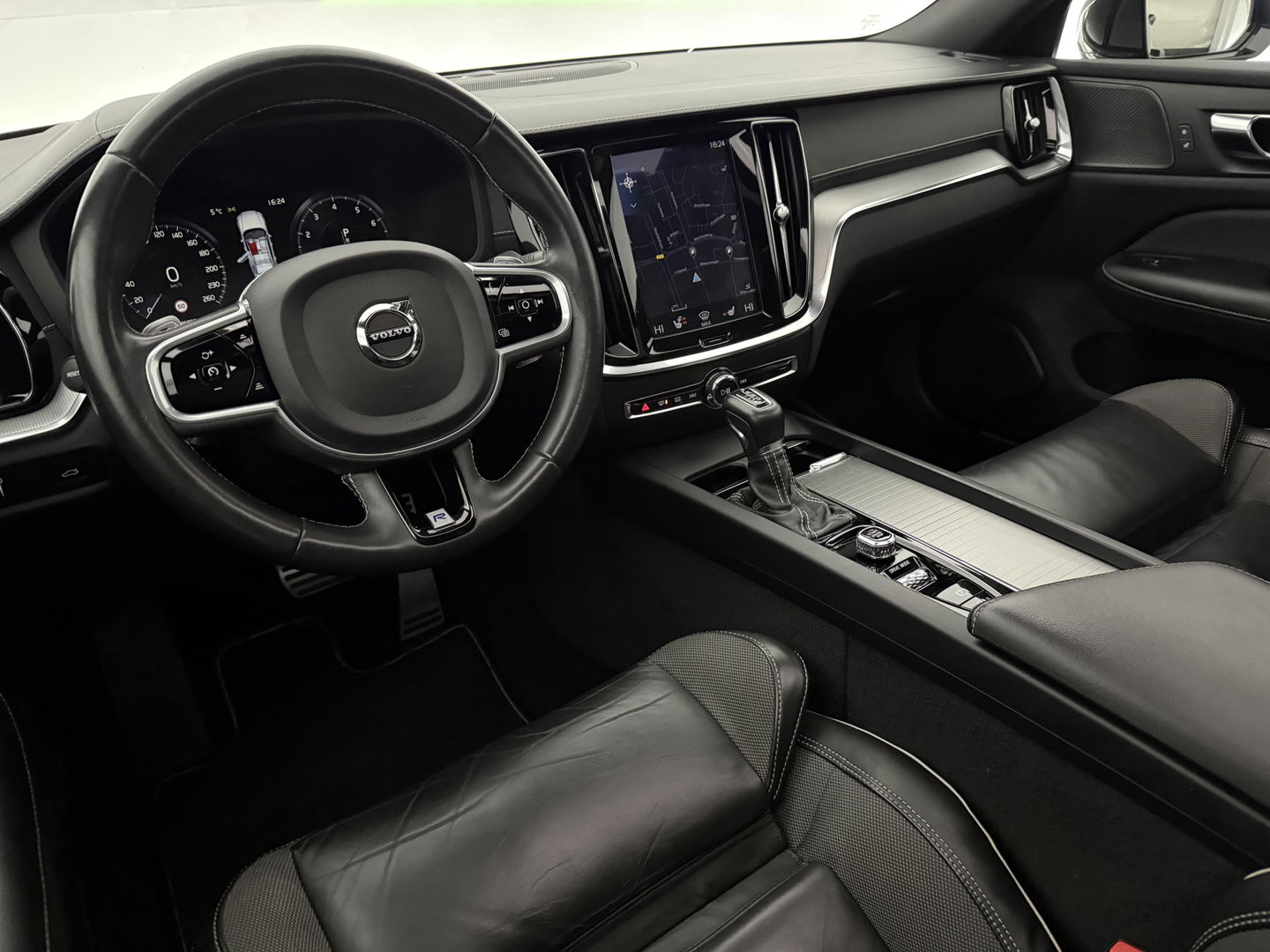 Volvo S60 2.0 T5 R-Design | Pano | H/K | 360° | HuD | Virtual | Memory | Carplay | Stoel/Stuur verw. | Adap. Cruise