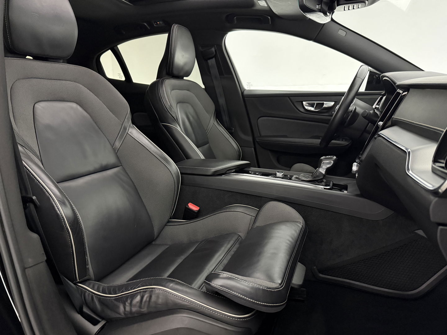 Volvo S60 2.0 T5 R-Design | Pano | H/K | 360° | HuD | Virtual | Memory | Carplay | Stoel/Stuur verw. | Adap. Cruise