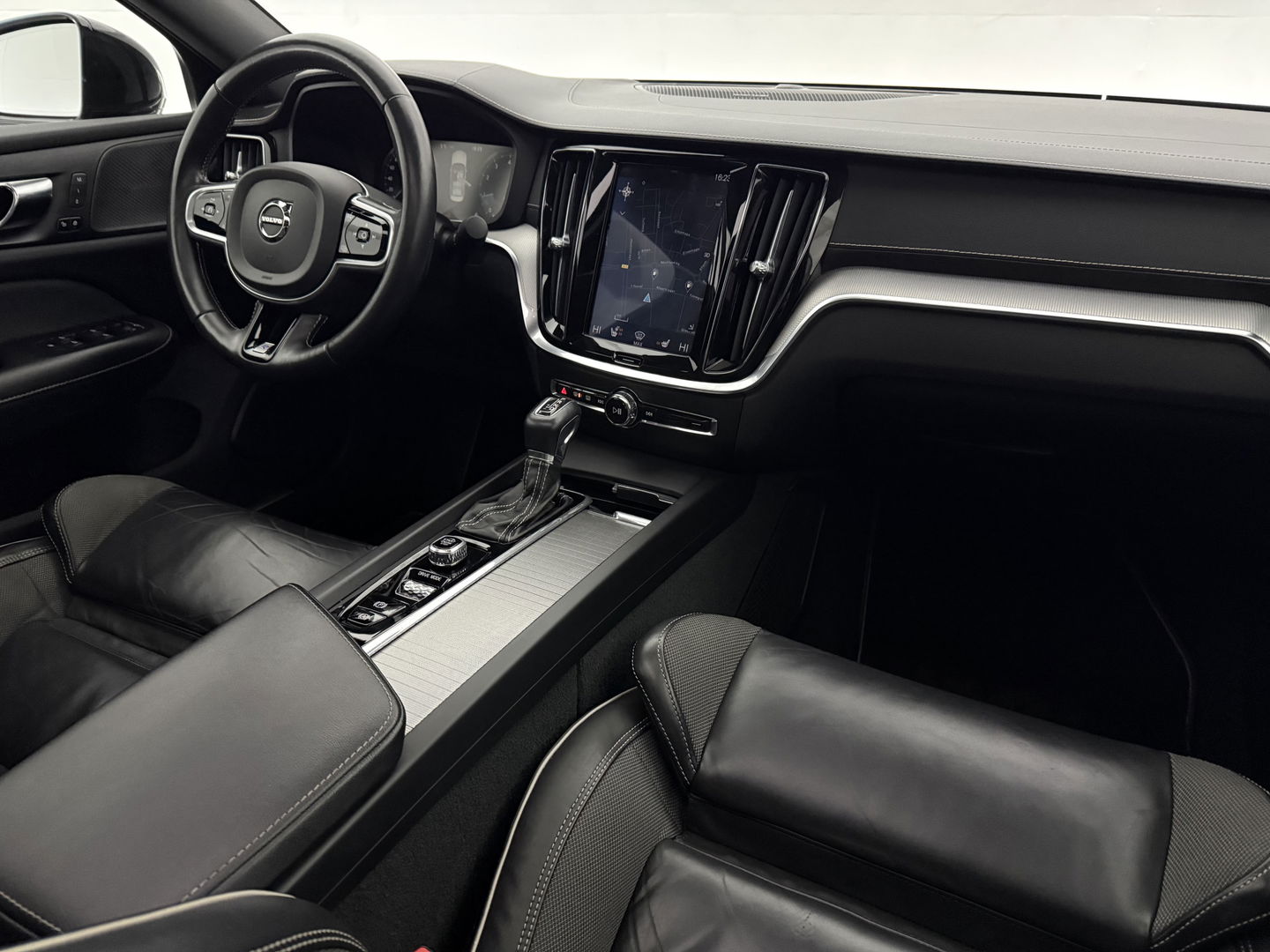 Volvo S60 2.0 T5 R-Design | Pano | H/K | 360° | HuD | Virtual | Memory | Carplay | Stoel/Stuur verw. | Adap. Cruise