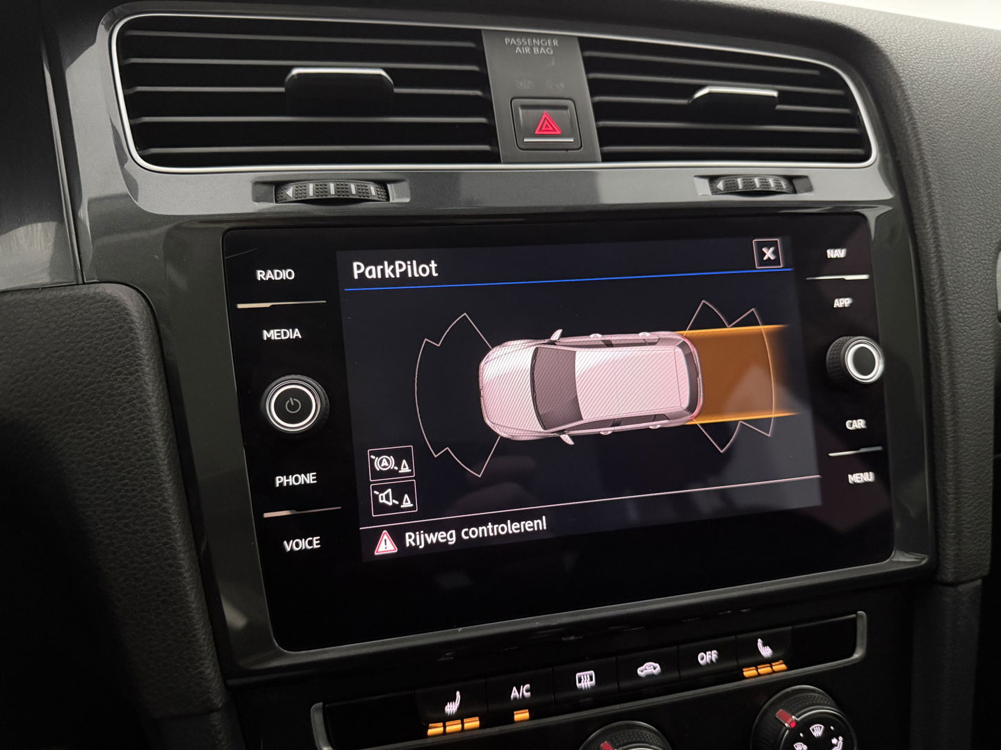 Volkswagen Golf 1.6 TDI Comfortline | Airco | Adap. Cruise | Carplay | Stoelverw. | Parkeersens. | Navi