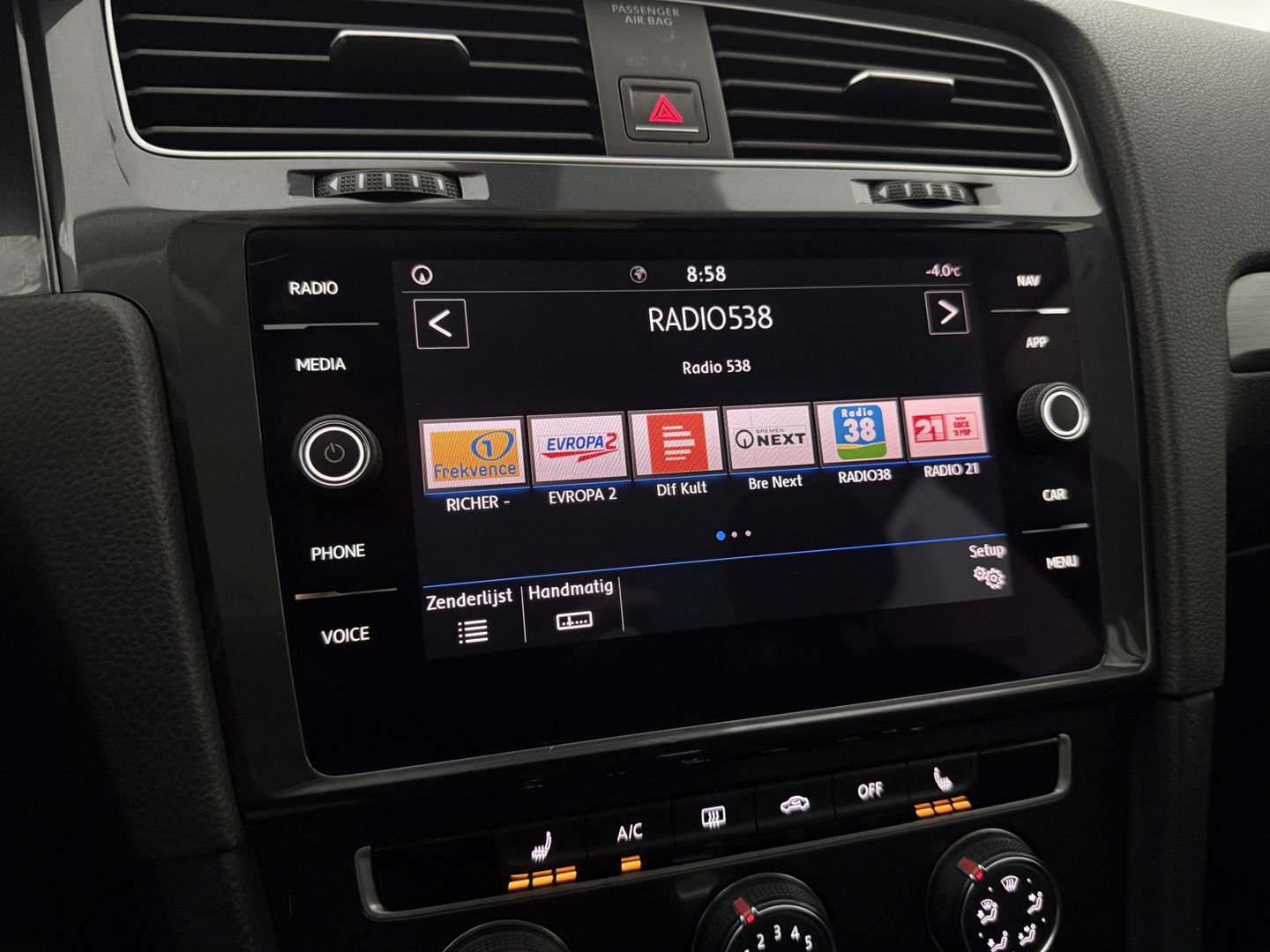 Volkswagen Golf 1.6 TDI Comfortline | Airco | Adap. Cruise | Carplay | Stoelverw. | Parkeersens. | Navi