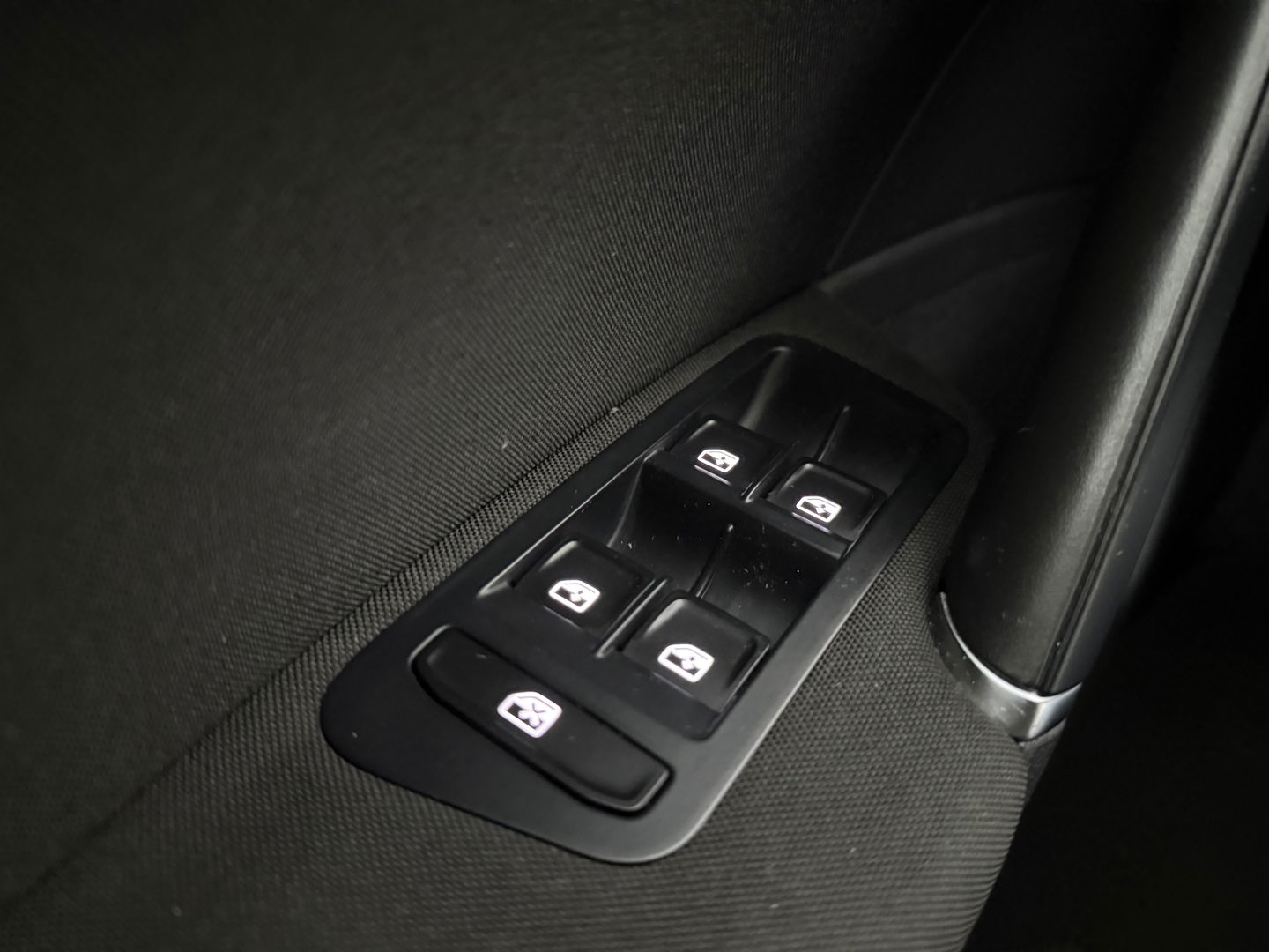 Volkswagen Golf 1.6 TDI Comfortline | Airco | Adap. Cruise | Carplay | Stoelverw. | Parkeersens. | Navi