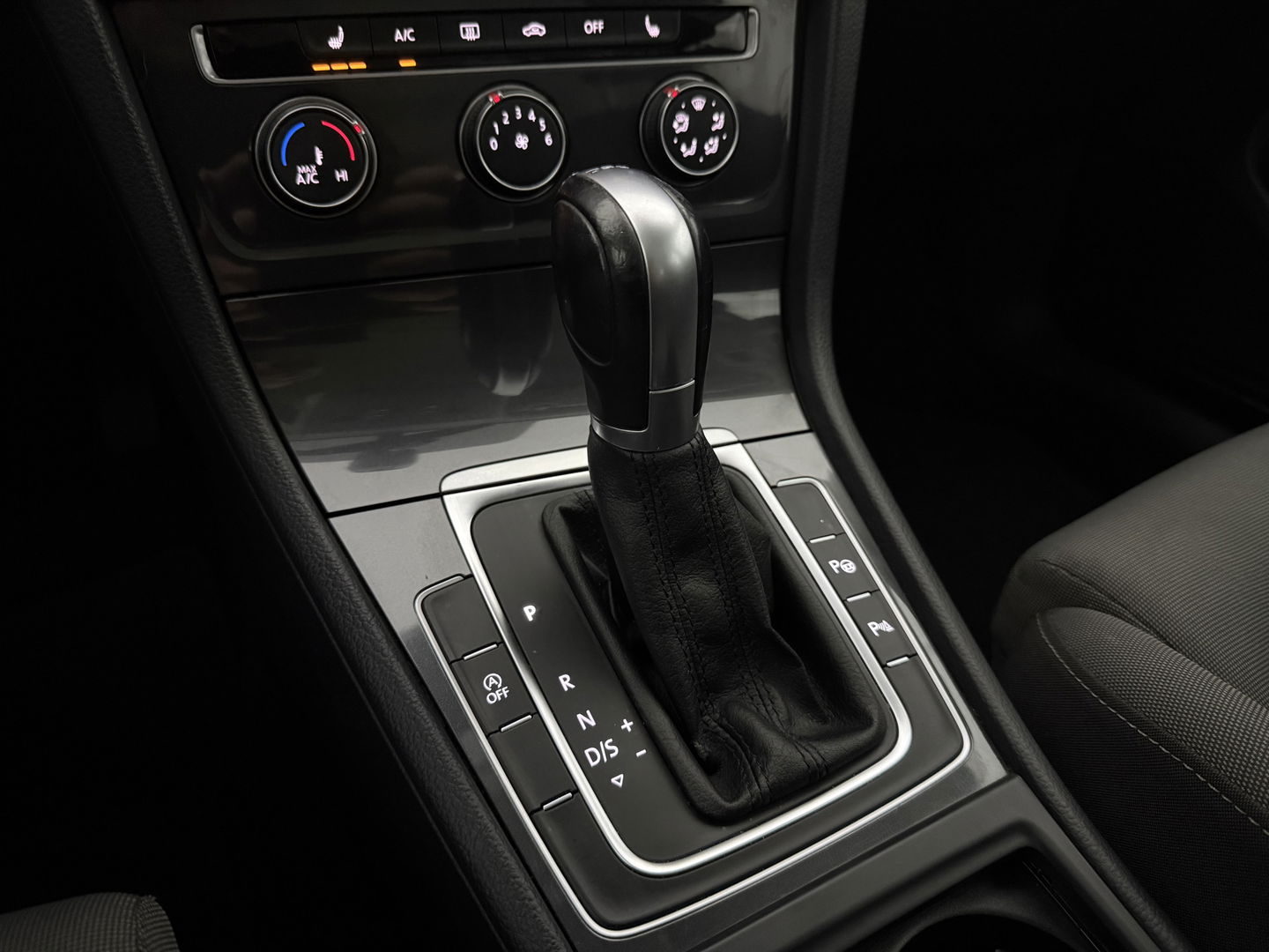 Volkswagen Golf 1.6 TDI Comfortline | Airco | Adap. Cruise | Carplay | Stoelverw. | Parkeersens. | Navi