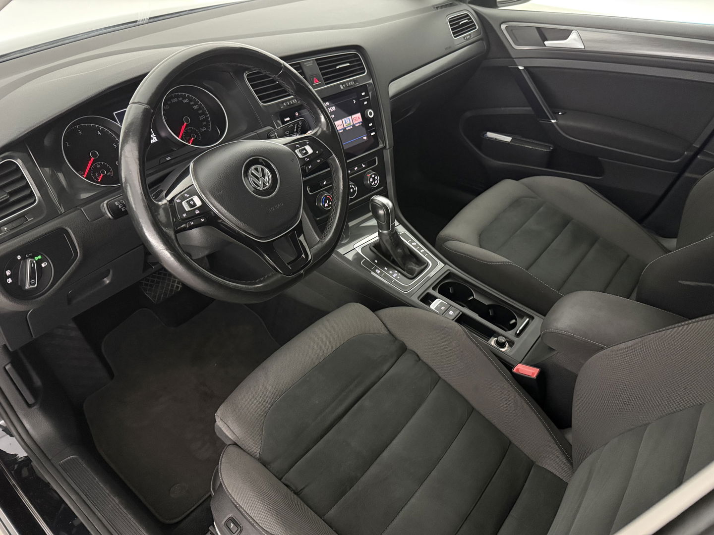 Volkswagen Golf 1.6 TDI Comfortline | Airco | Adap. Cruise | Carplay | Stoelverw. | Parkeersens. | Navi