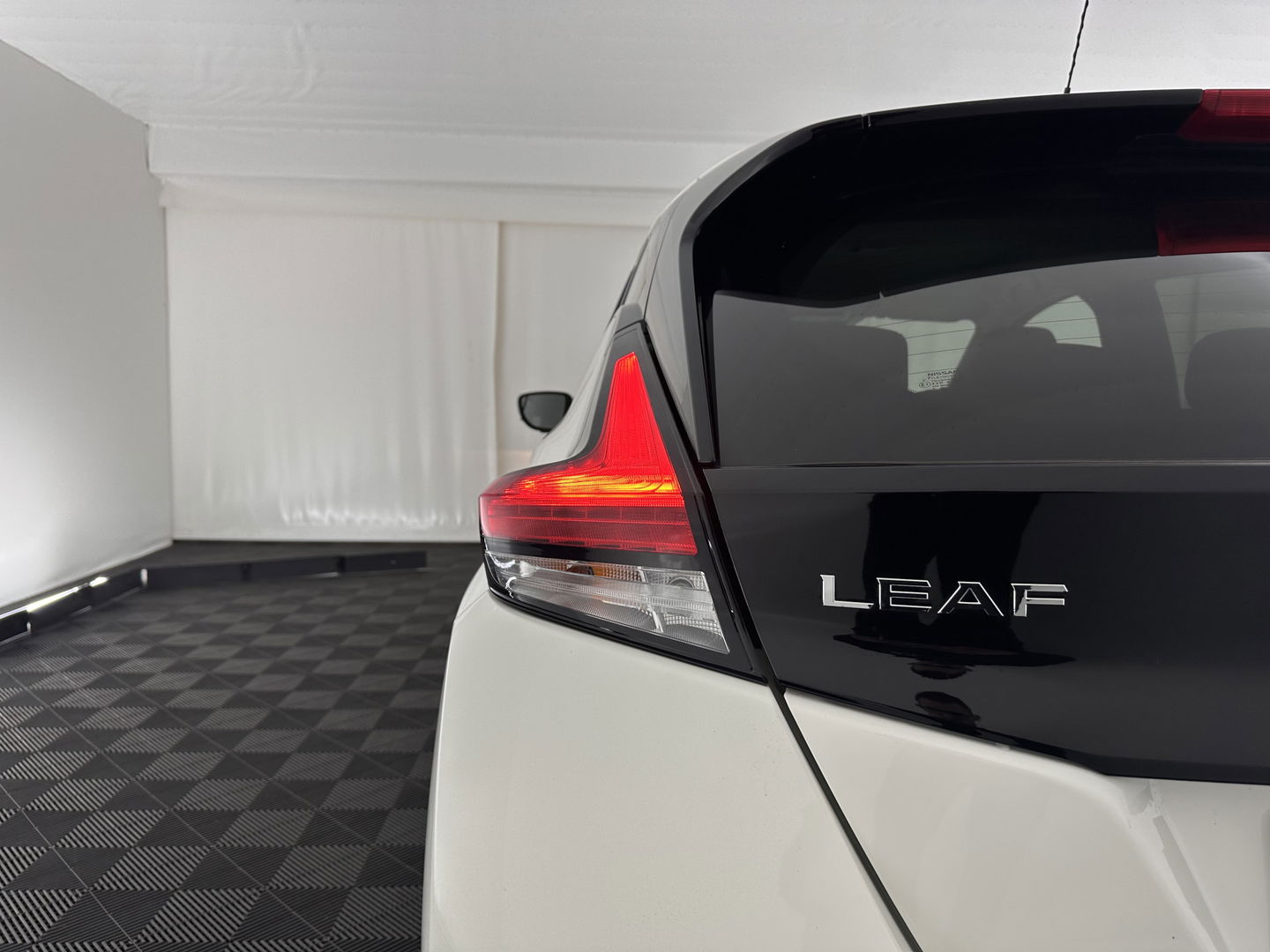 Nissan Leaf N-Connecta 40 kWh {SOH-93%} Aut. *HEATPUMP | ADAPTIVE-CRUISE | NAVI-FULLMAP | TOPVIEW | KEYLESS | BLINDSPOT |  DIGI-COCKPIT | HEATED-COMFORTSEATS | DAB | PRIVACYGLASS | ECC | FULL-LED | PDC | CARPLAY | 17"ALU*