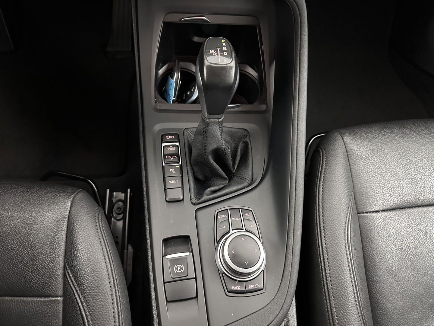 BMW X1 xDrive25e eDrive Edition ( Plug-In ) (INCL-BTW) *LEATHER | FULL-LED | HARMAN/KARDON | CAMERA | HEATED-COMFORTSEATS | NAVI-FULLMAP | ECC | KEYLESS |  PDC | CRUISE | DAB | TOWBAR | HEAD-UP | 17''ALU*