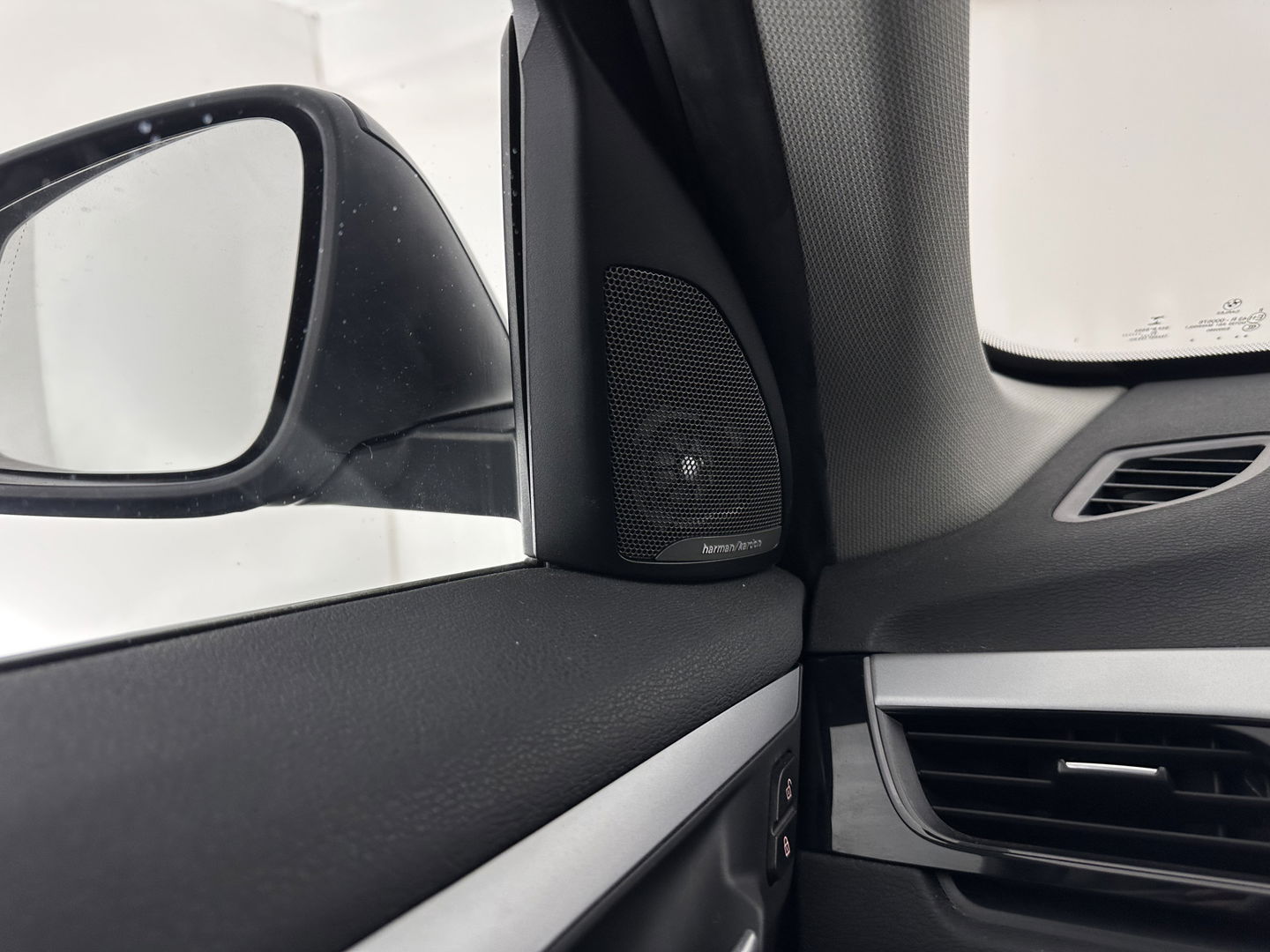 BMW X1 xDrive25e eDrive Edition ( Plug-In ) (INCL-BTW) *LEATHER | FULL-LED | HARMAN/KARDON | CAMERA | HEATED-COMFORTSEATS | NAVI-FULLMAP | ECC | KEYLESS |  PDC | CRUISE | DAB | TOWBAR | HEAD-UP | 17''ALU*