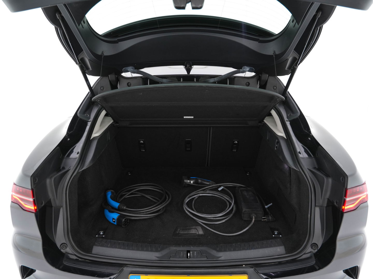 Jaguar I-PACE EV400 Business Edition S 90 kWh {SOH-89%} (INCL-BTW) *HEATPUMP | PANO | LEATHER | MERIDIAN-AUDIO | FULL-LED | HEATED/COOLED-COMFORTSEATS | DAB+ | CAMERA | DIGI-COCKPIT | NAVI-FULLMAP | ECC | KEYLESS | PDC | CCS-FASTLOADER | CRUISE |