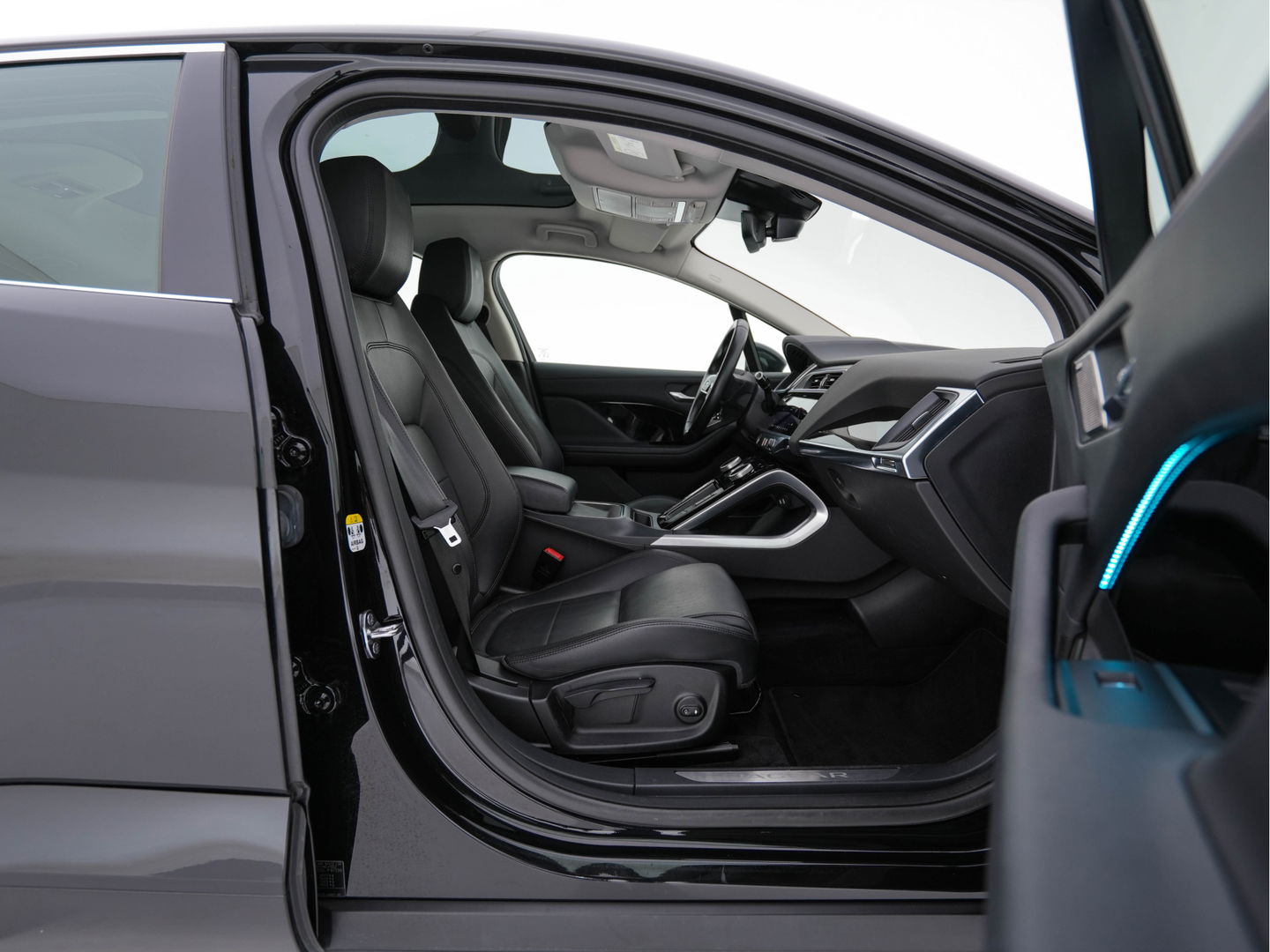 Jaguar I-PACE EV400 Business Edition S 90 kWh {SOH-89%} (INCL-BTW) *HEATPUMP | PANO | LEATHER | MERIDIAN-AUDIO | FULL-LED | HEATED/COOLED-COMFORTSEATS | DAB+ | CAMERA | DIGI-COCKPIT | NAVI-FULLMAP | ECC | KEYLESS | PDC | CCS-FASTLOADER | CRUISE |