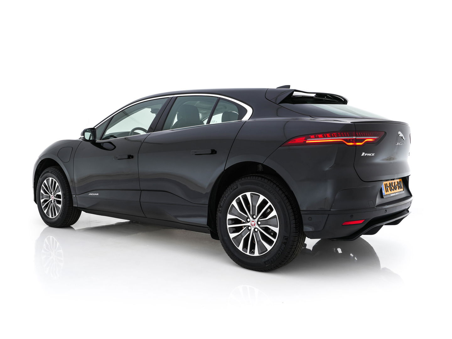 Jaguar I-PACE EV400 Business Edition S 90 kWh {SOH-89%} (INCL-BTW) *HEATPUMP | PANO | LEATHER | MERIDIAN-AUDIO | FULL-LED | HEATED/COOLED-COMFORTSEATS | DAB+ | CAMERA | DIGI-COCKPIT | NAVI-FULLMAP | ECC | KEYLESS | PDC | CCS-FASTLOADER | CRUISE |