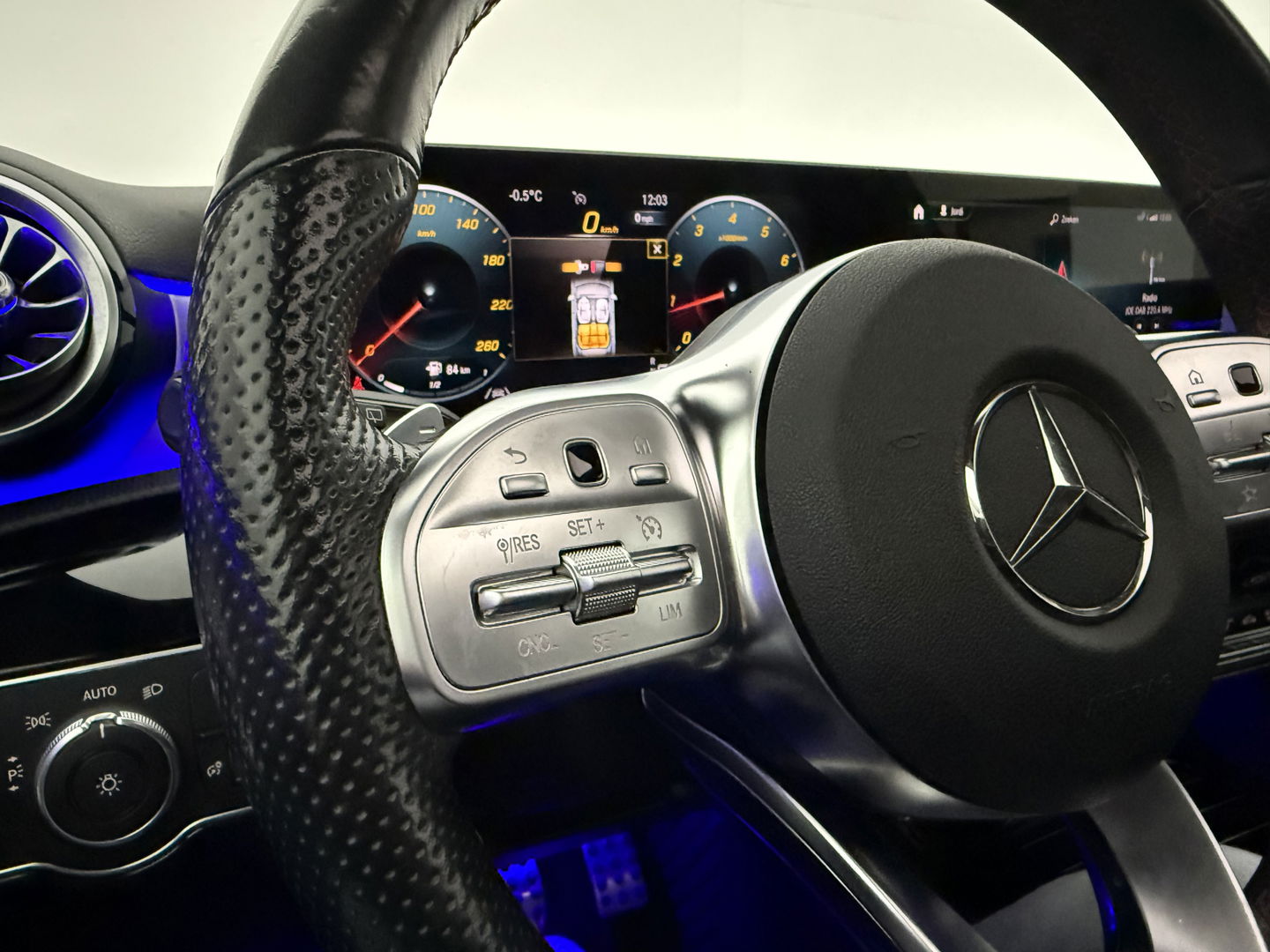 Mercedes-Benz A-Klasse 180 AMG | Pano | Sfeer | Virtual | Camera | Carplay | Cruise | Navi | NAP