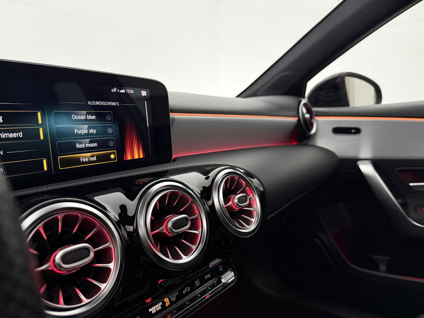 Mercedes-Benz A-Klasse 180 AMG | Pano | Sfeer | Virtual | Camera | Carplay | Cruise | Navi | NAP