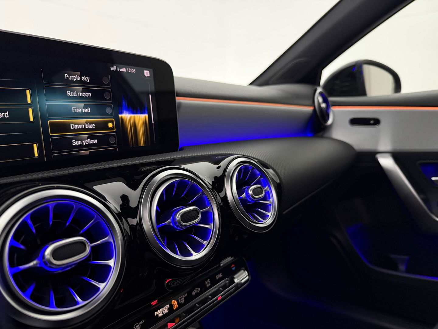 Mercedes-Benz A-Klasse 180 AMG | Pano | Sfeer | Virtual | Camera | Carplay | Cruise | Navi | NAP