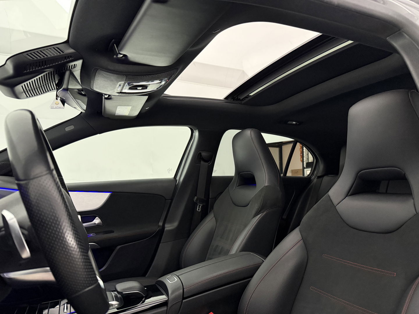 Mercedes-Benz A-Klasse 180 AMG | Pano | Sfeer | Virtual | Camera | Carplay | Cruise | Navi | NAP