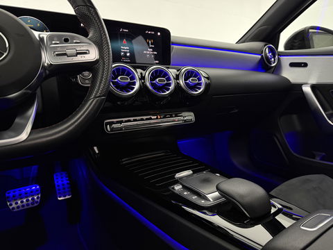 Mercedes-Benz A-Klasse 180 AMG | Pano | Sfeer | Virtual | Camera | Carplay | Cruise | Navi | NAP