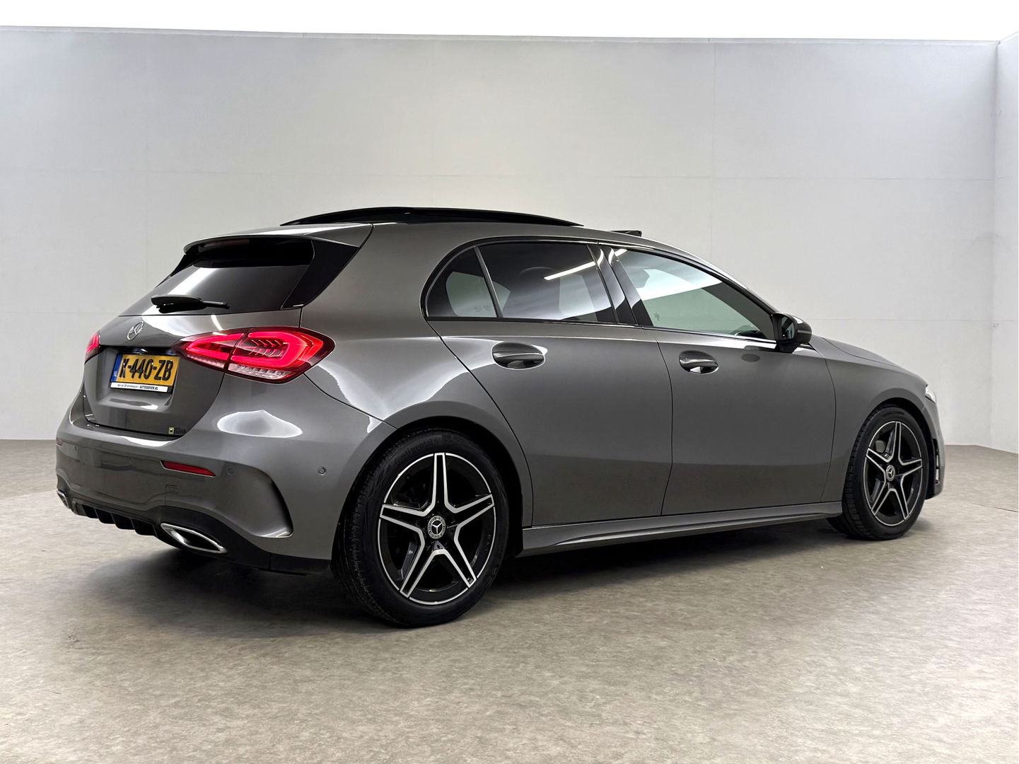 Mercedes-Benz A-Klasse 180 AMG | Pano | Sfeer | Virtual | Camera | Carplay | Cruise | Navi | NAP