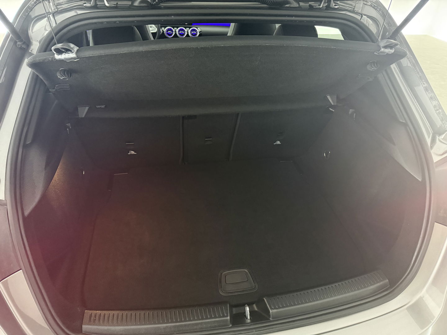 Mercedes-Benz A-Klasse 180 AMG | Pano | Sfeer | Virtual | Camera | Carplay | Cruise | Navi | NAP