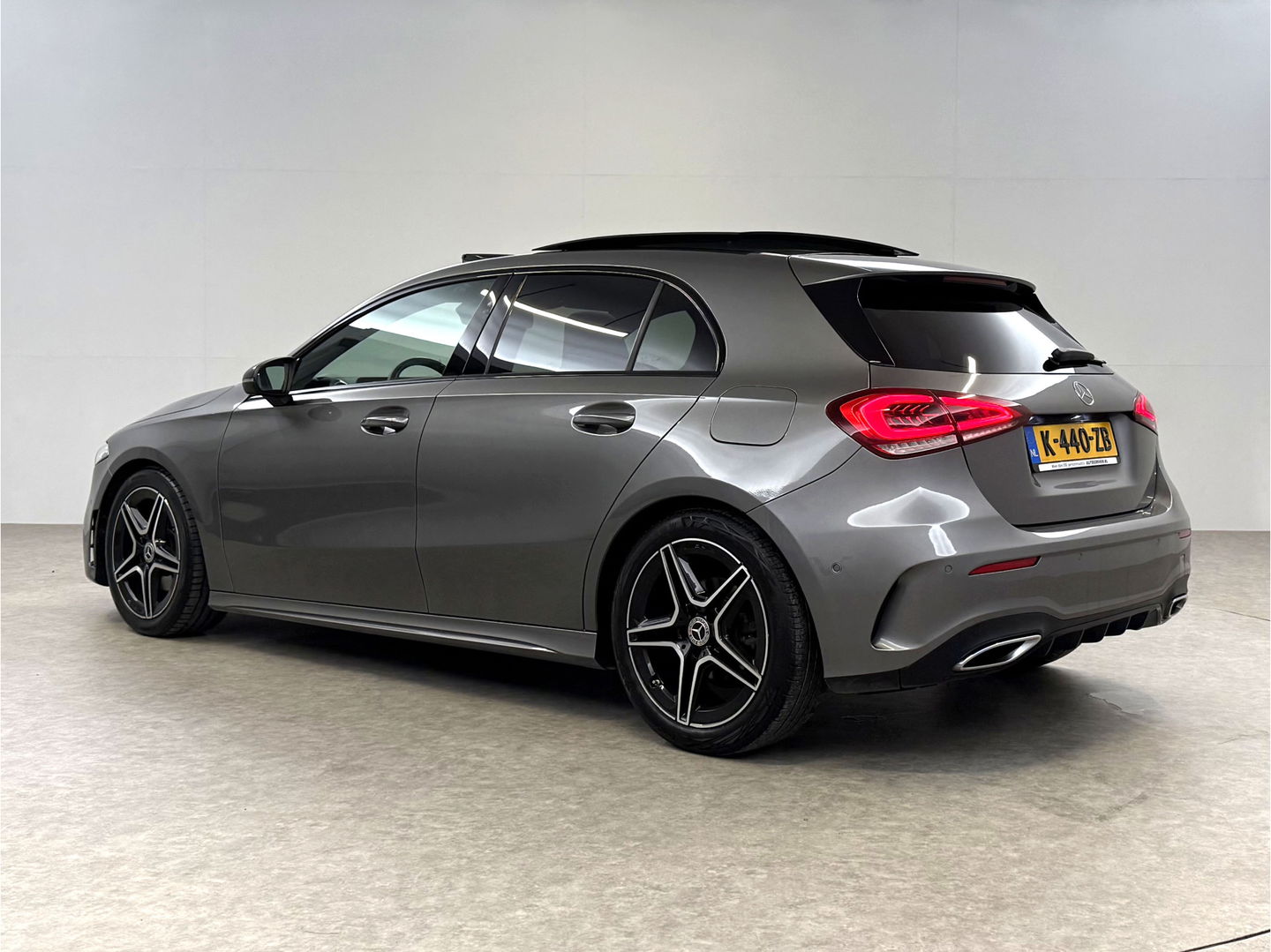 Mercedes-Benz A-Klasse 180 AMG | Pano | Sfeer | Virtual | Camera | Carplay | Cruise | Navi | NAP