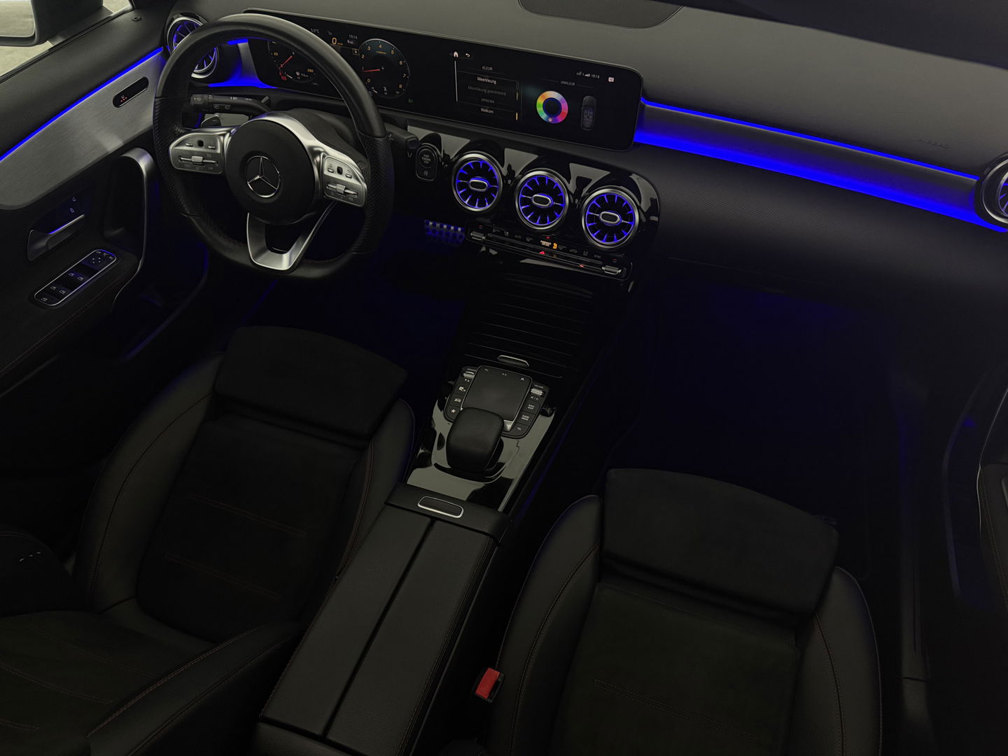 Mercedes-Benz A-Klasse 180 AMG | Pano | Sfeer | Virtual | Camera | Carplay | Cruise | Navi | NAP