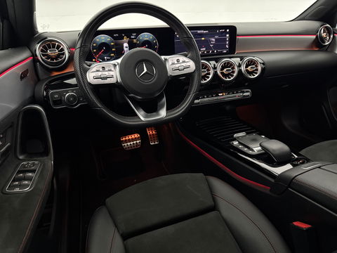 Mercedes-Benz A-Klasse 180 AMG | Pano | Sfeer | Virtual | Camera | Carplay | Cruise | Navi | NAP