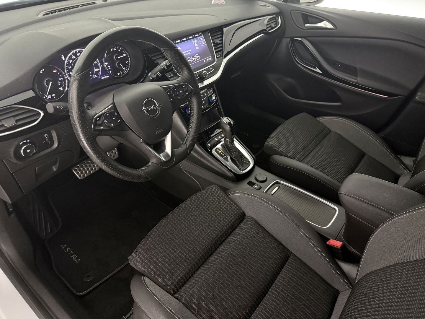 Opel Astra Sports Tourer 1.4 Elegance | Clima | Cruise | Camera | Carplay | Keyless | Navi | Parkeersens. | NAP