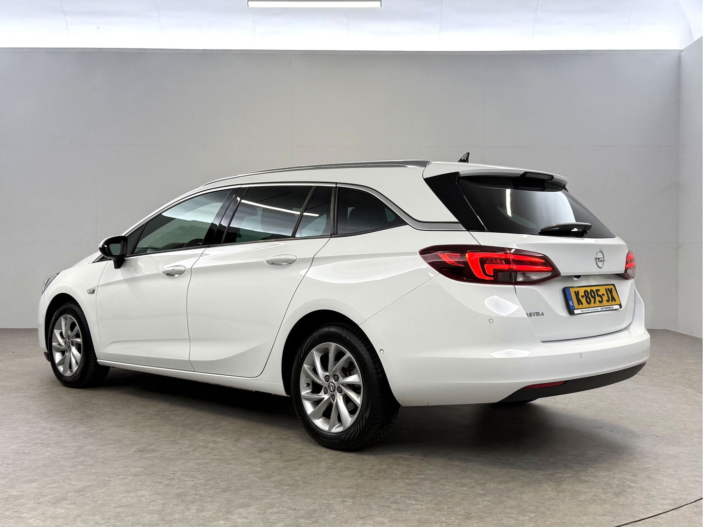 Opel Astra Sports Tourer 1.4 Elegance | Clima | Cruise | Camera | Carplay | Keyless | Navi | Parkeersens. | NAP