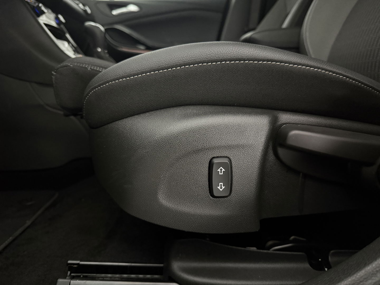 Opel Astra Sports Tourer 1.4 Elegance | Clima | Cruise | Camera | Carplay | Keyless | Navi | Parkeersens. | NAP