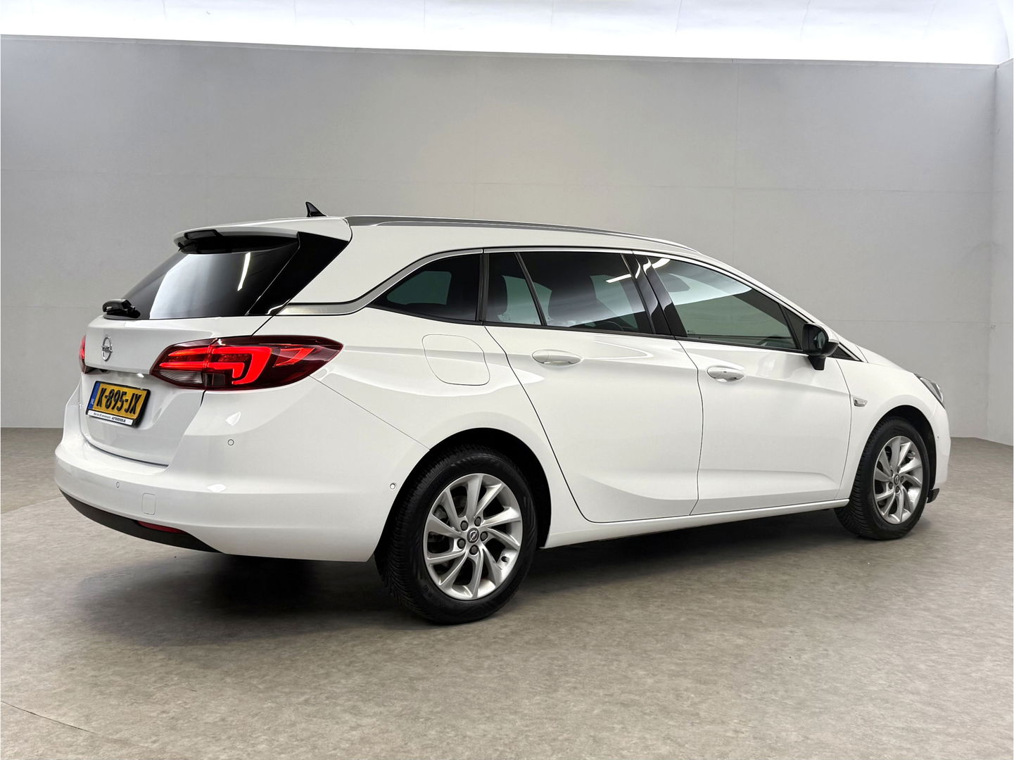 Opel Astra Sports Tourer 1.4 Elegance | Clima | Cruise | Camera | Carplay | Keyless | Navi | Parkeersens. | NAP