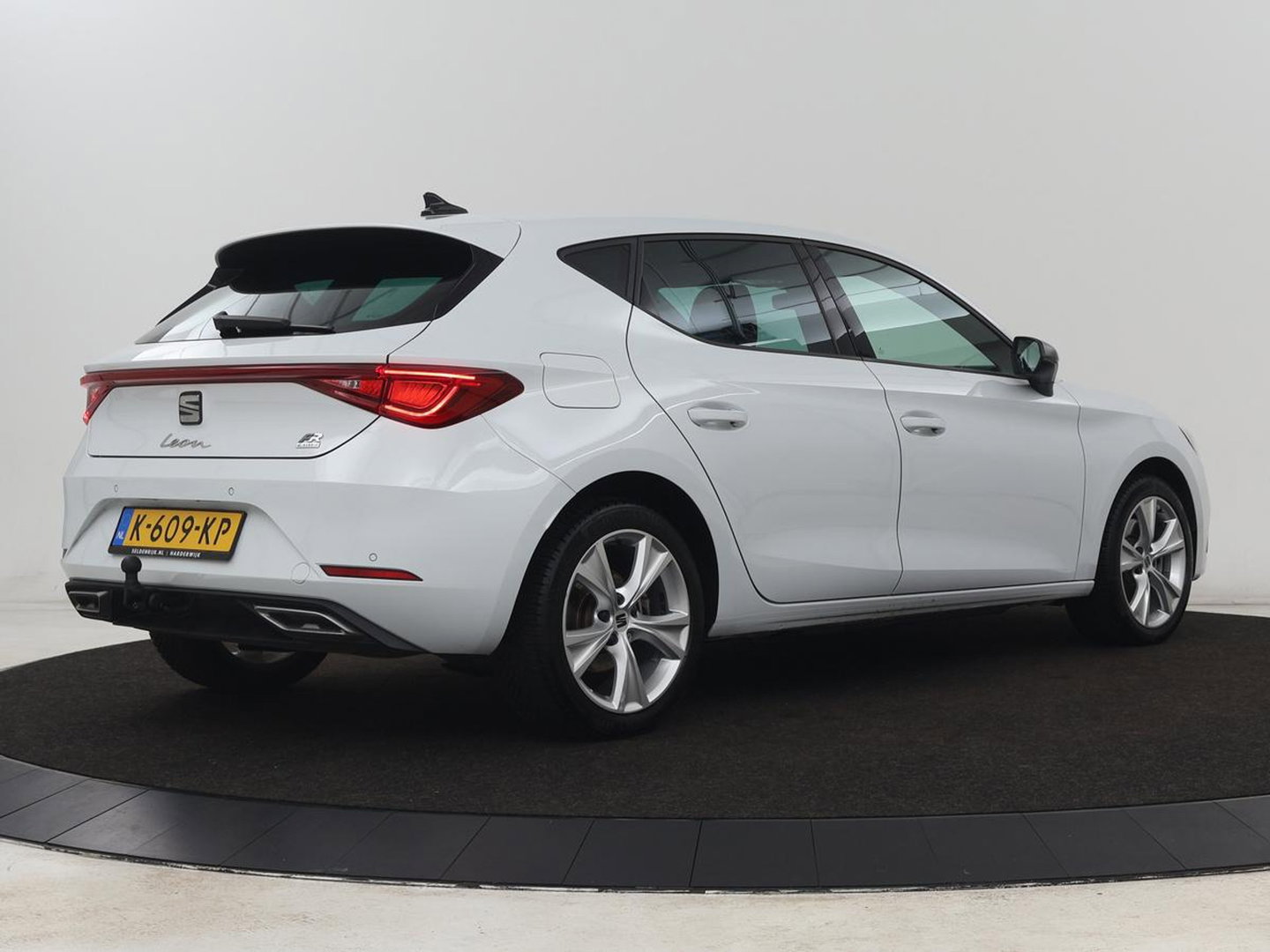 SEAT Leon 1.4 TSI eHybrid PHEV FR | Trekhaak | Adaptive cruise | Carplay | Sfeerverlichting | Navigatie | Side Assist | Parkeerhulp | Full LED | Bluetooth | PHEV | Plug In