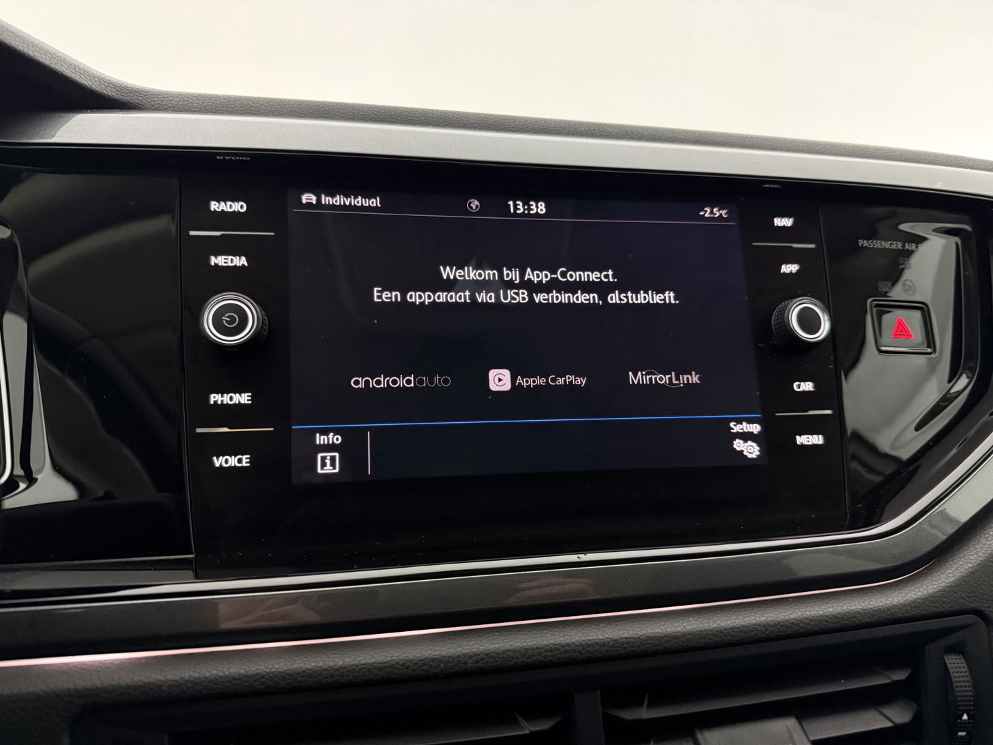 Volkswagen Polo 1.0 TSI R-Line | Beats | Virtual | Adap. Cruise | Carplay | Trekh. | Clima | Parkeersens. | NAP