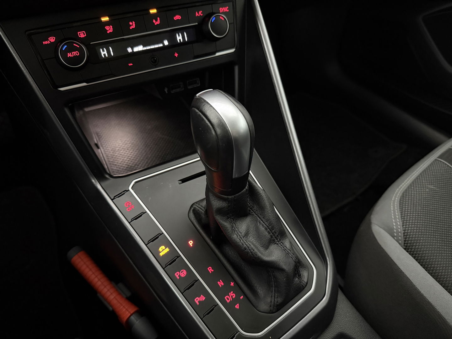 Volkswagen Polo 1.0 TSI R-Line | Beats | Virtual | Adap. Cruise | Carplay | Trekh. | Clima | Parkeersens. | NAP