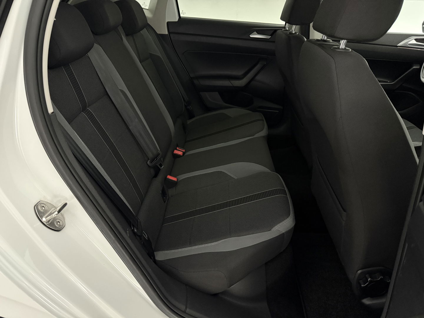 Volkswagen Polo 1.0 TSI R-Line | Beats | Virtual | Adap. Cruise | Carplay | Trekh. | Clima | Parkeersens. | NAP