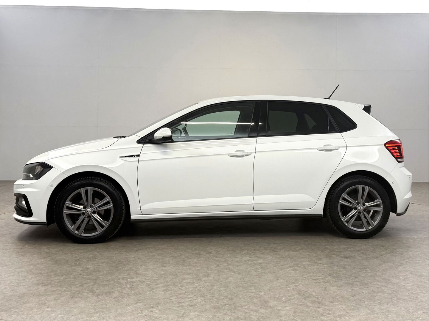 Volkswagen Polo 1.0 TSI R-Line | Beats | Virtual | Adap. Cruise | Carplay | Trekh. | Clima | Parkeersens. | NAP