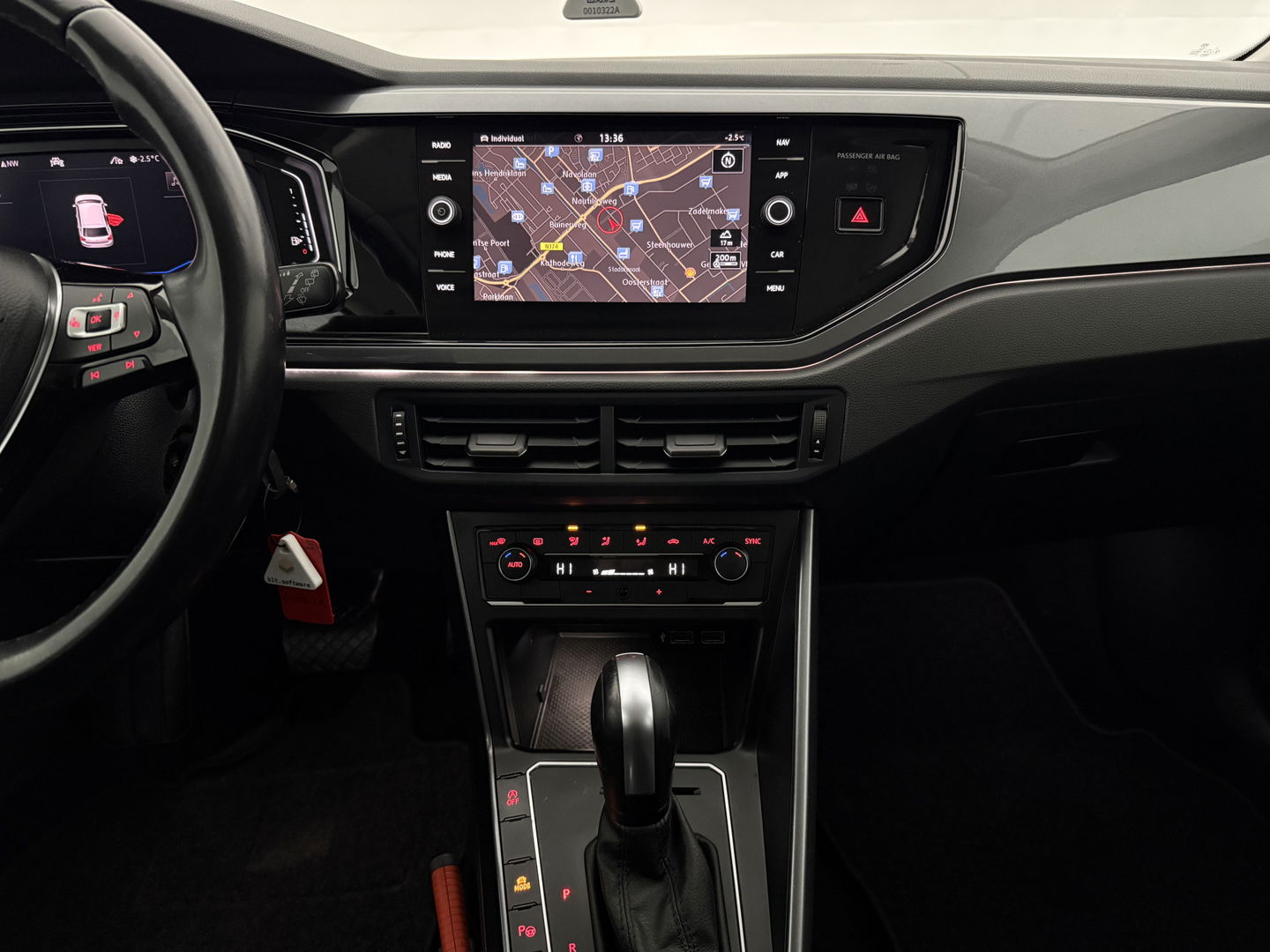 Volkswagen Polo 1.0 TSI R-Line | Beats | Virtual | Adap. Cruise | Carplay | Trekh. | Clima | Parkeersens. | NAP