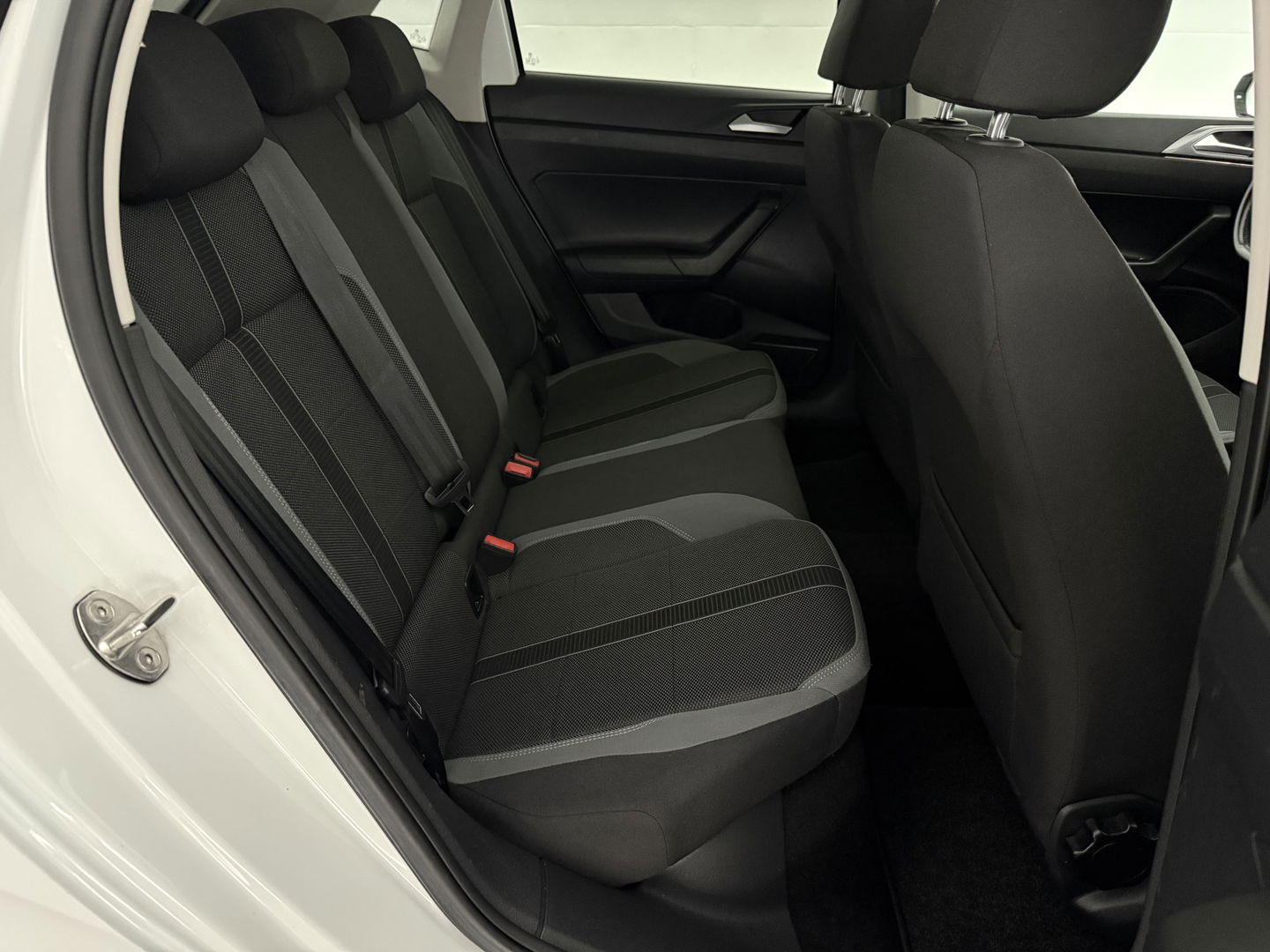 Volkswagen Polo 1.0 TSI R-Line | Beats | Virtual | Adap. Cruise | Carplay | Trekh. | Clima | Parkeersens. | NAP