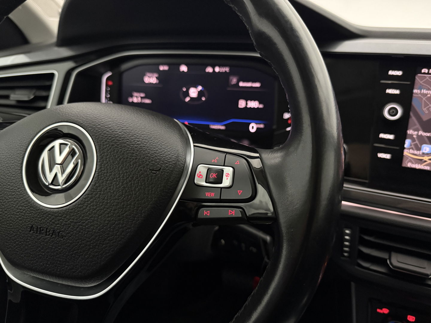 Volkswagen Polo 1.0 TSI R-Line | Beats | Virtual | Adap. Cruise | Carplay | Trekh. | Clima | Parkeersens. | NAP