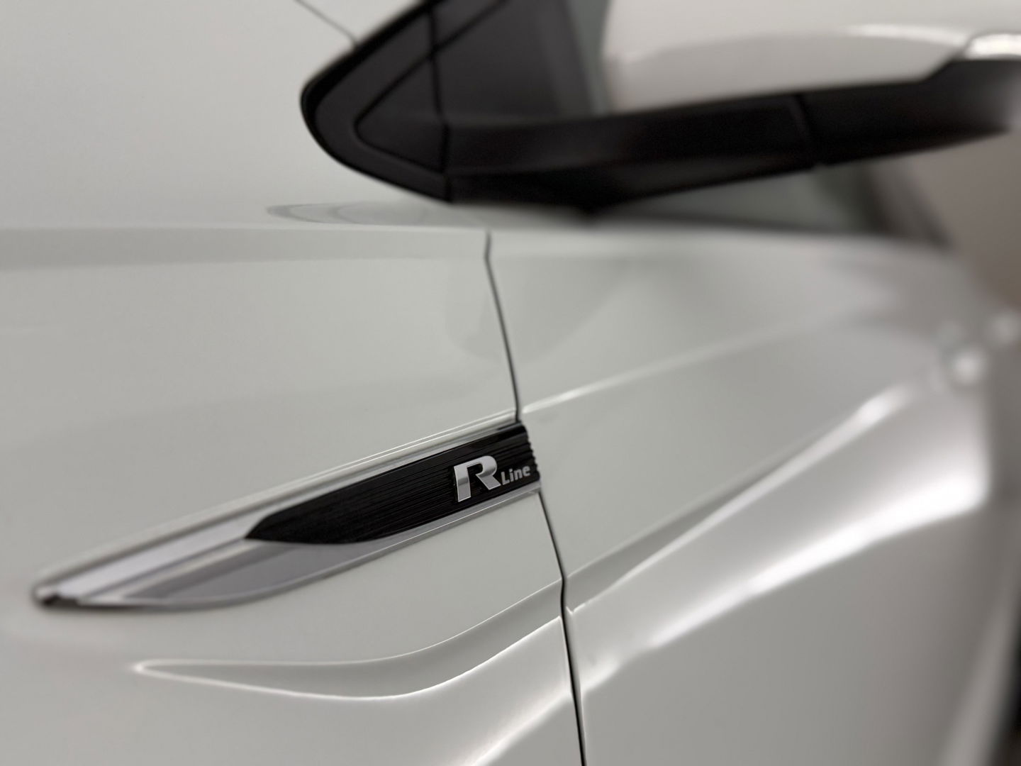 Volkswagen Polo 1.0 TSI R-Line | Beats | Virtual | Adap. Cruise | Carplay | Trekh. | Clima | Parkeersens. | NAP