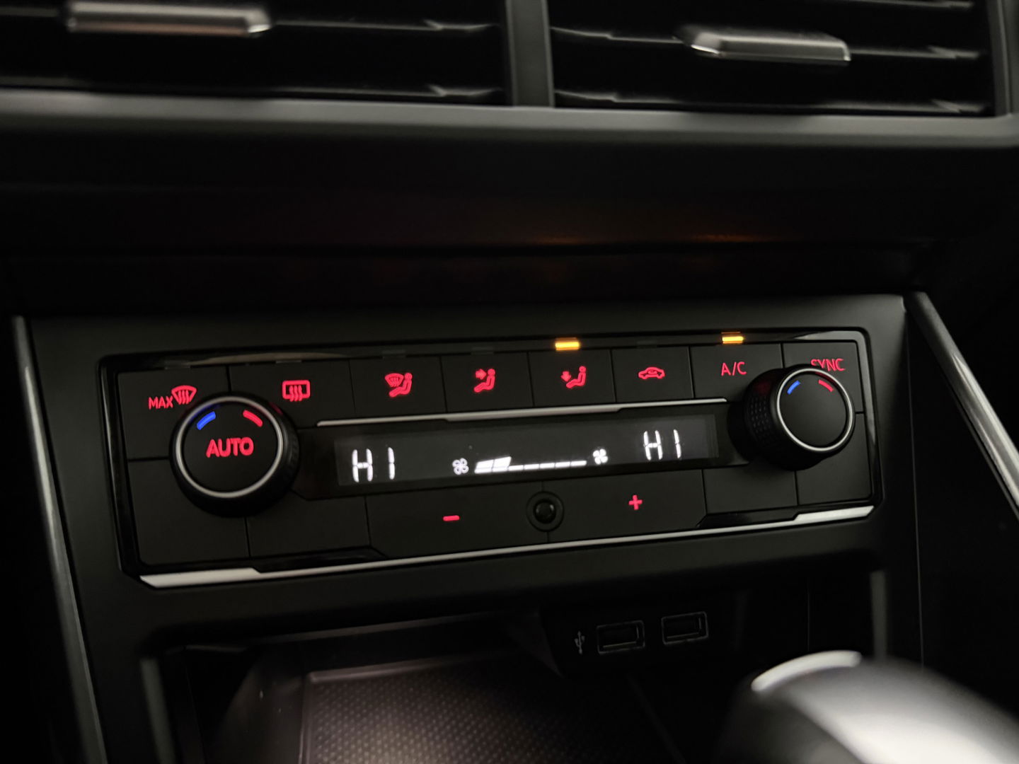 Volkswagen Polo 1.0 TSI R-Line | Beats | Virtual | Adap. Cruise | Carplay | Trekh. | Clima | Parkeersens. | NAP