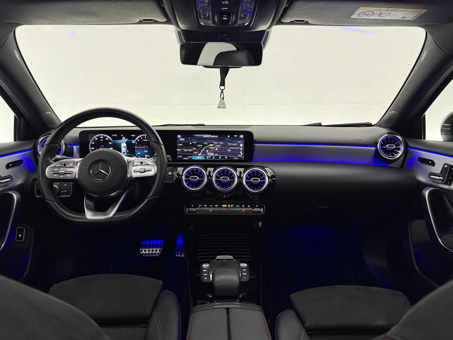 Mercedes-Benz A-Klasse 250 e AMG | SOH 96% | Pano | Burmester | Sfeer | Virtual | Memory | Camera | Keyless | Carplay