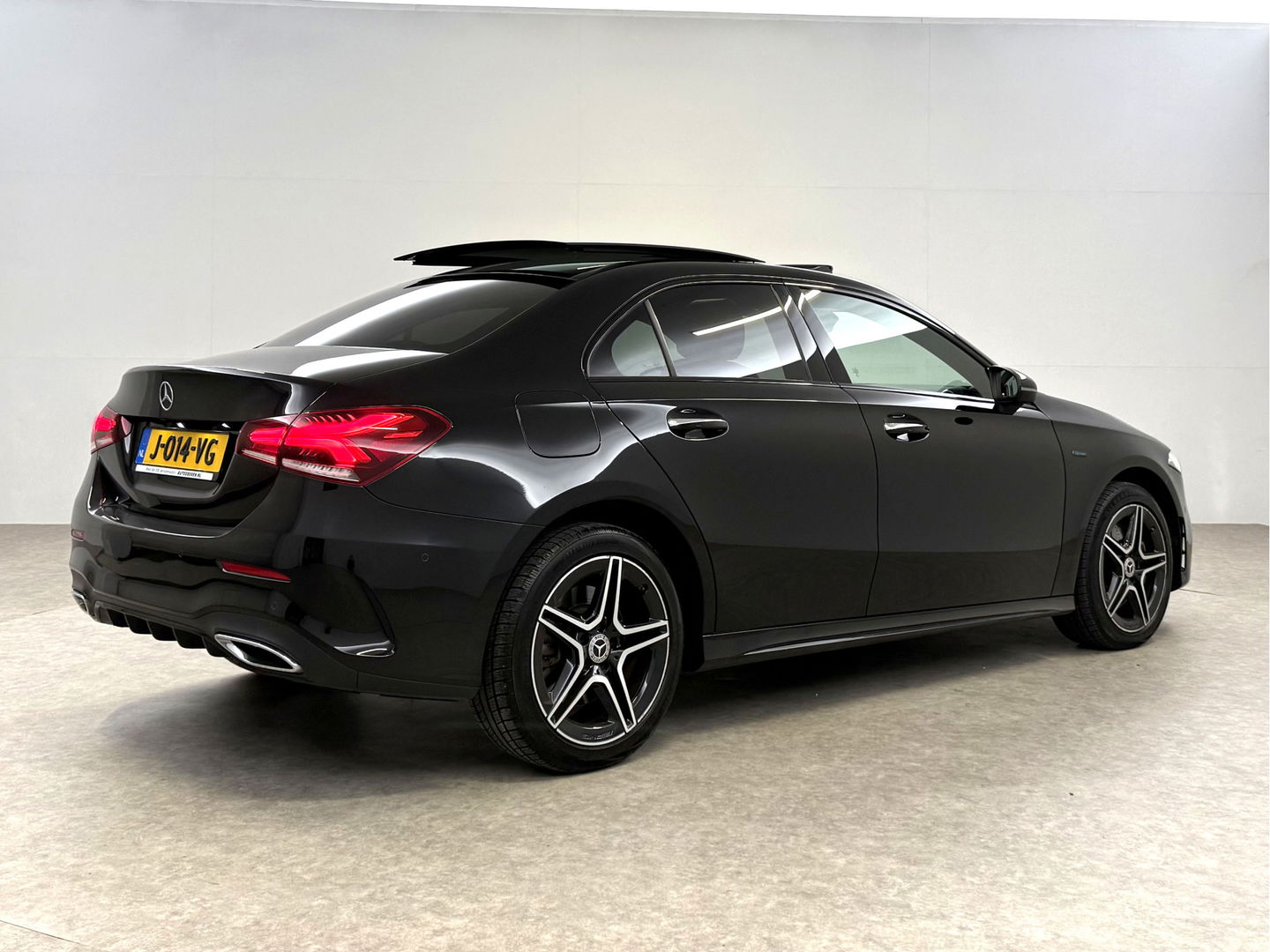 Mercedes-Benz A-Klasse 250 e AMG | SOH 96% | Pano | Burmester | Sfeer | Virtual | Memory | Camera | Keyless | Carplay