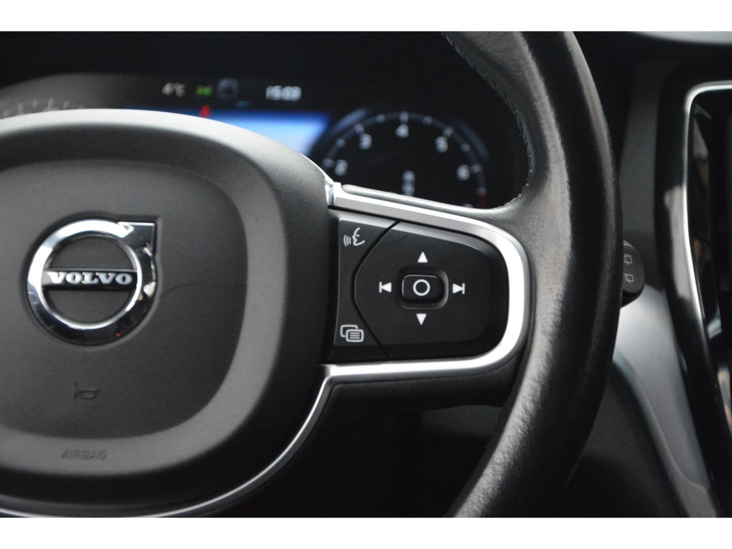 Volvo V60 B3 Business Pro | Pilot-Assist | Apple Carplay | Bluetooth | BLIS |