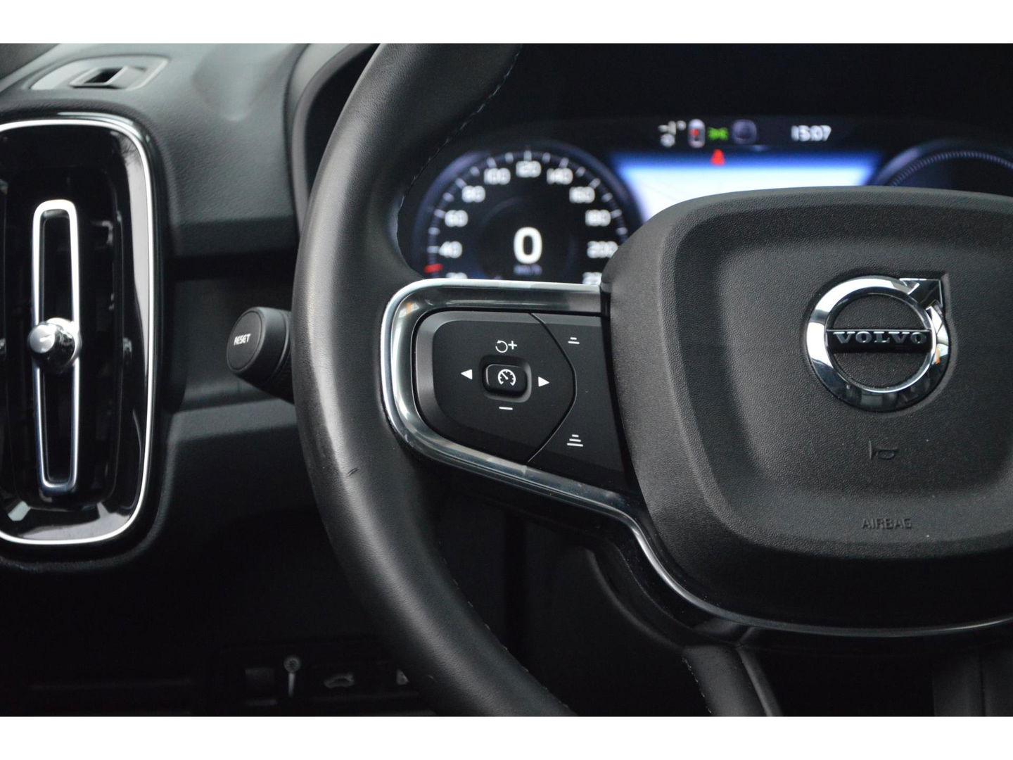 Volvo XC40 T4 Recharge Plus Dark | Stoel + Stuur verwarming | Trekhaak | Adapative Cruise | Harman/Kardon | BLIS |