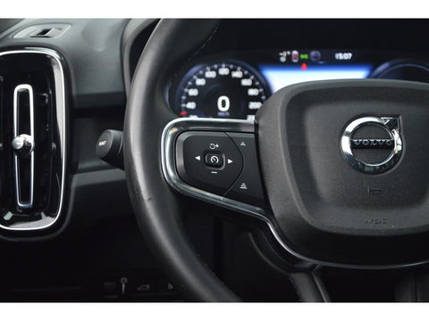 Volvo XC40 T4 Recharge Plus Dark | Stoel + Stuur verwarming | Trekhaak | Adapative Cruise | Harman/Kardon | BLIS |