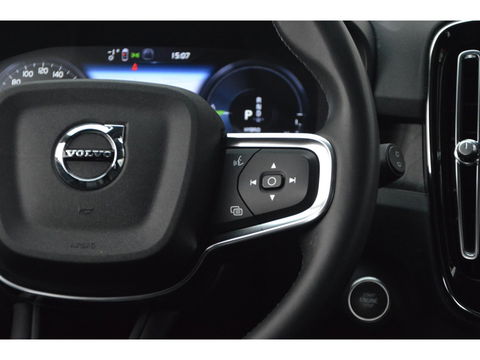 Volvo XC40 T4 Recharge Plus Dark | Stoel + Stuur verwarming | Trekhaak | Adapative Cruise | Harman/Kardon | BLIS |