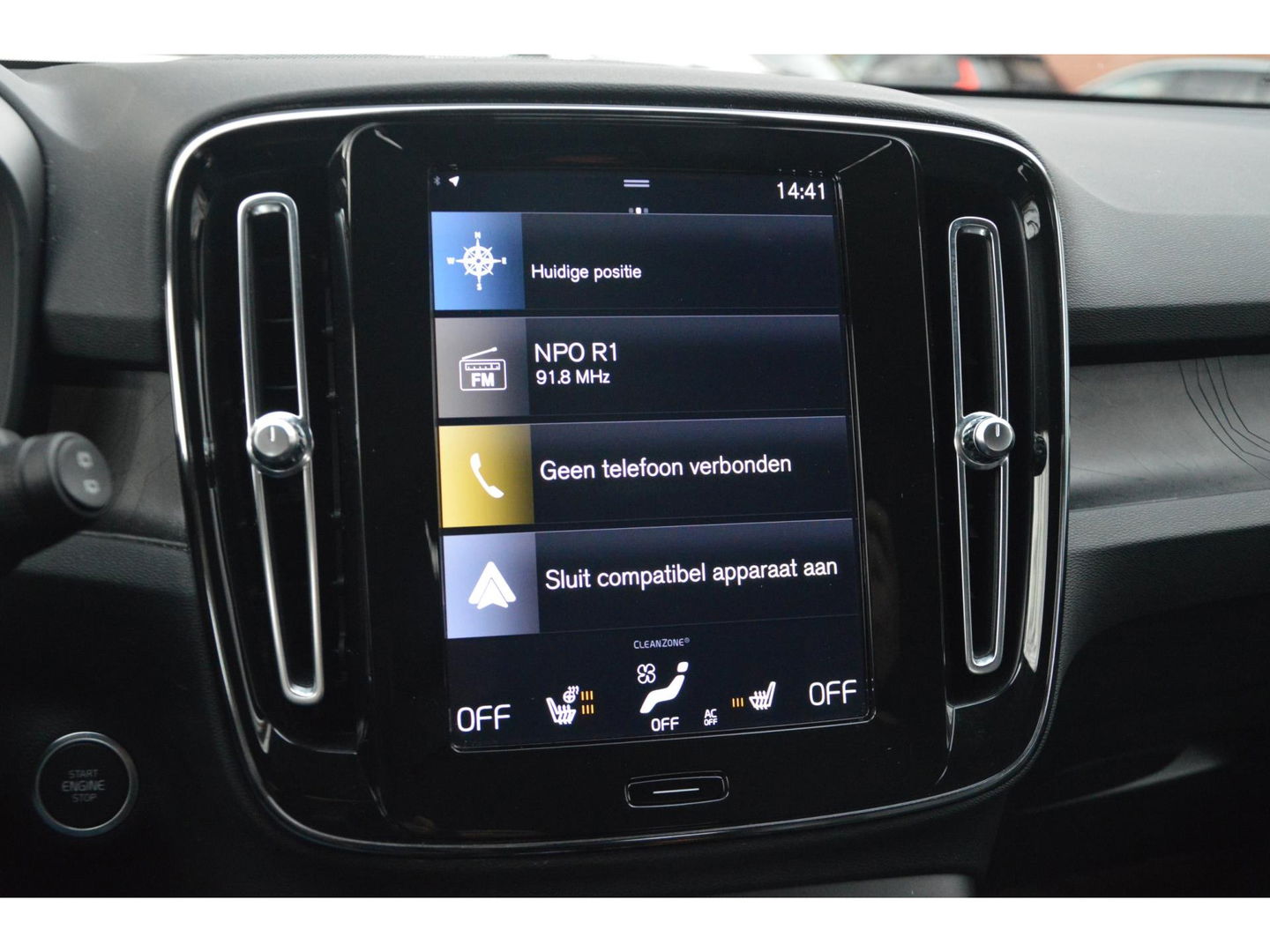 Volvo XC40 T4 Recharge Plus Dark | Stoel + Stuur verwarming | Trekhaak | Adapative Cruise | Harman/Kardon | BLIS |