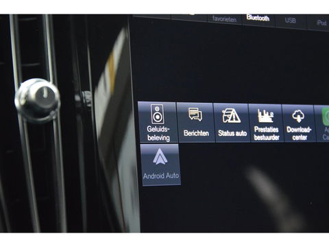 Volvo XC40 T4 Recharge Plus Dark | Stoel + Stuur verwarming | Trekhaak | Adapative Cruise | Harman/Kardon | BLIS |