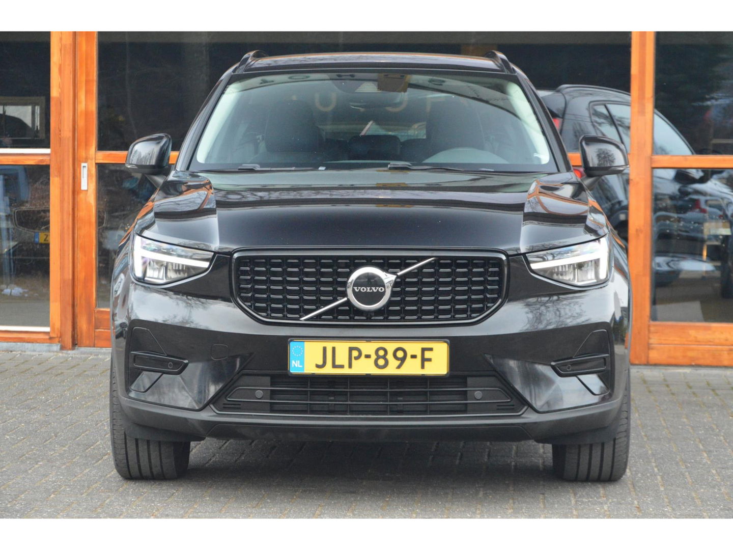 Volvo XC40 T4 Recharge Plus Dark | Stoel + Stuur verwarming | Trekhaak | Adapative Cruise | Harman/Kardon | BLIS |