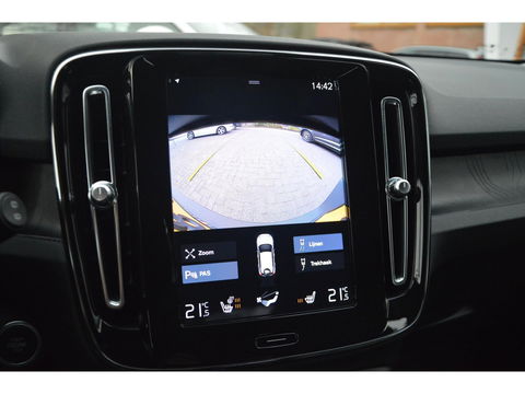 Volvo XC40 T4 Recharge Plus Dark | Stoel + Stuur verwarming | Trekhaak | Adapative Cruise | Harman/Kardon | BLIS |